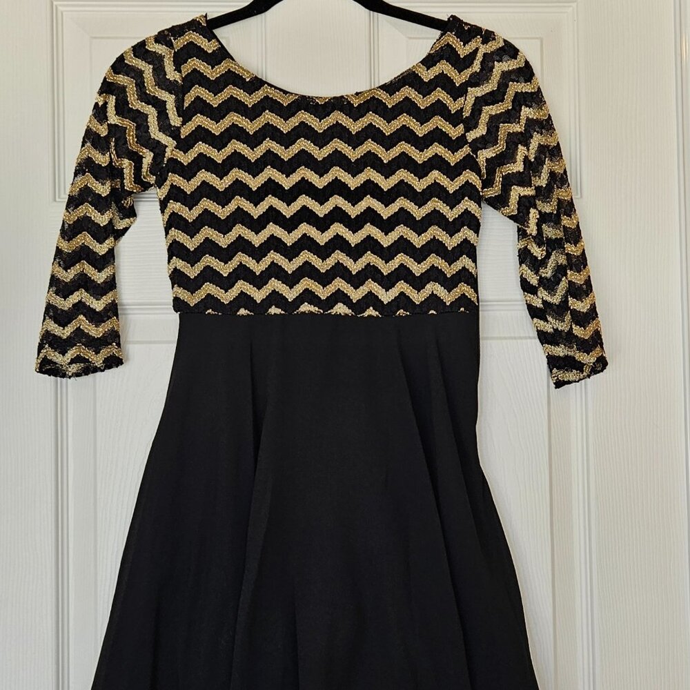 Sequin Hearts Girls Black & Gold Chevron Dress | Size 10 | Bow Detail
